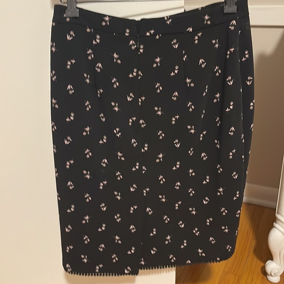 EUC Ann Taylor Pencil Skirt - 4 petite - Picture 4 of 8